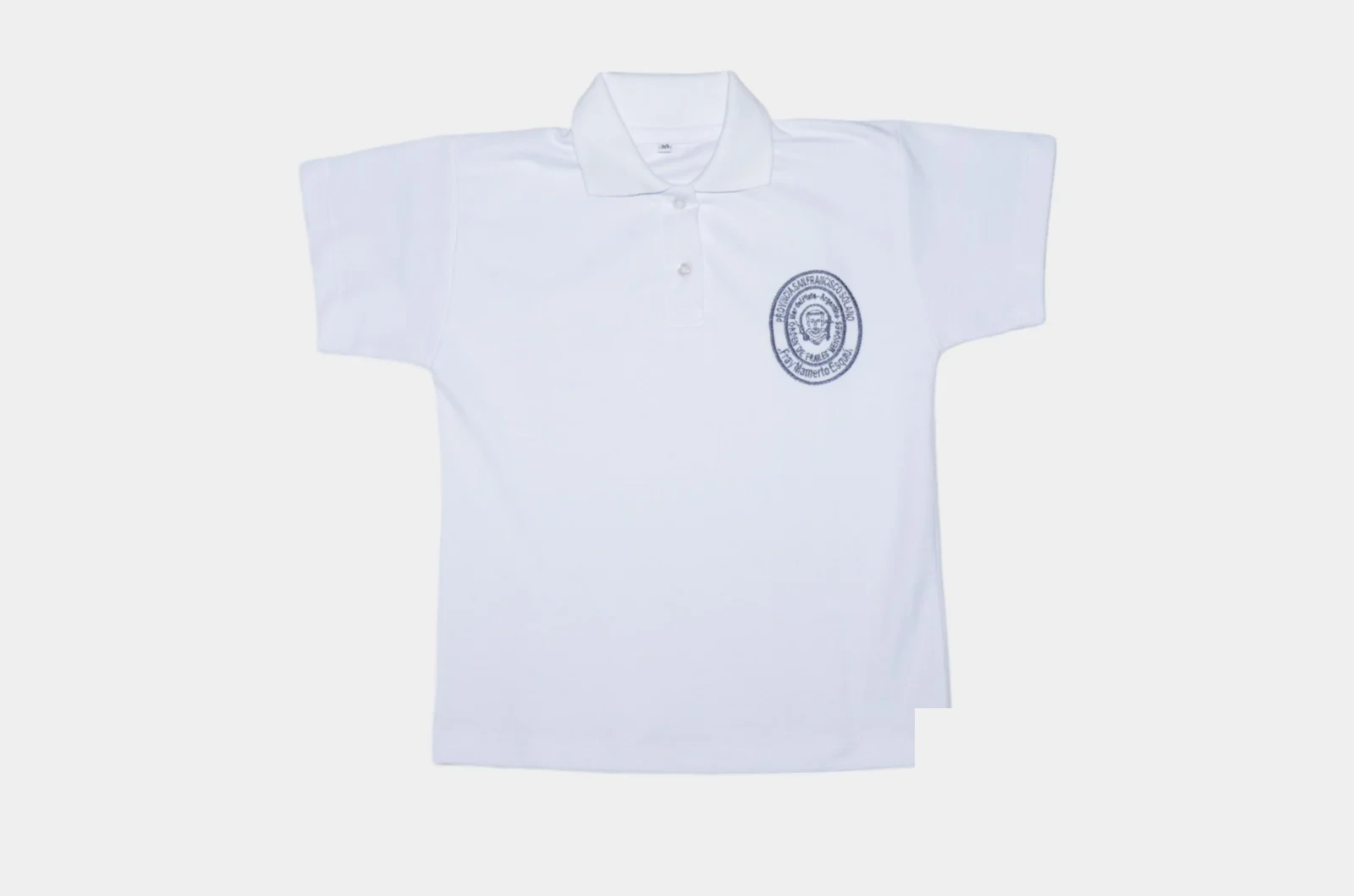 Chomba blanca de Esquiú con logo bordado